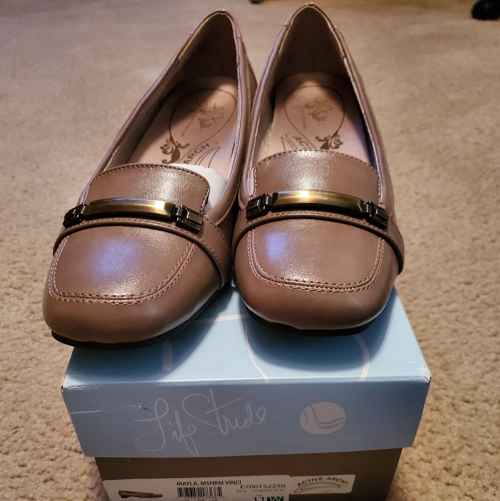 Tan loafer 11W - box no longer available